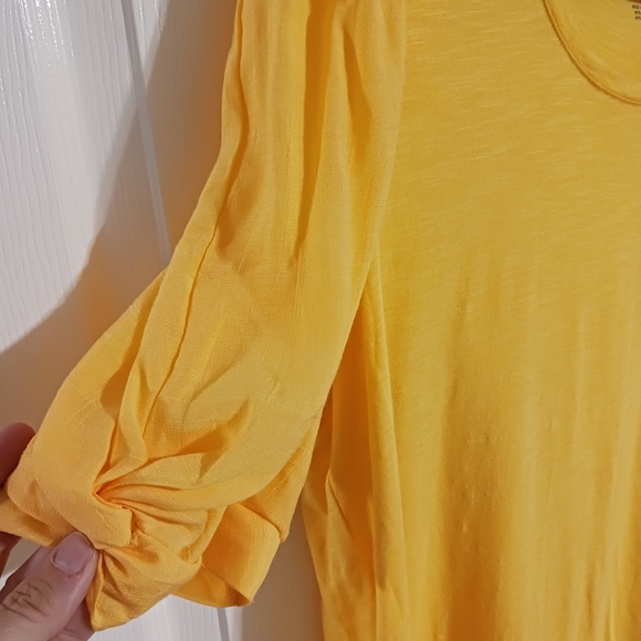 Banana Republic Malibu tee - Picture 3 of 11